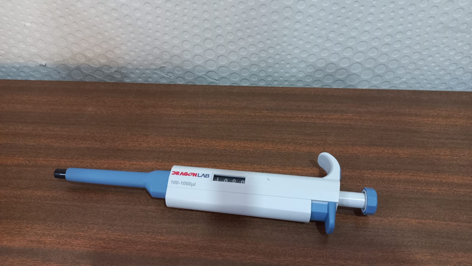 Micropipette (Range 100-1000ul)